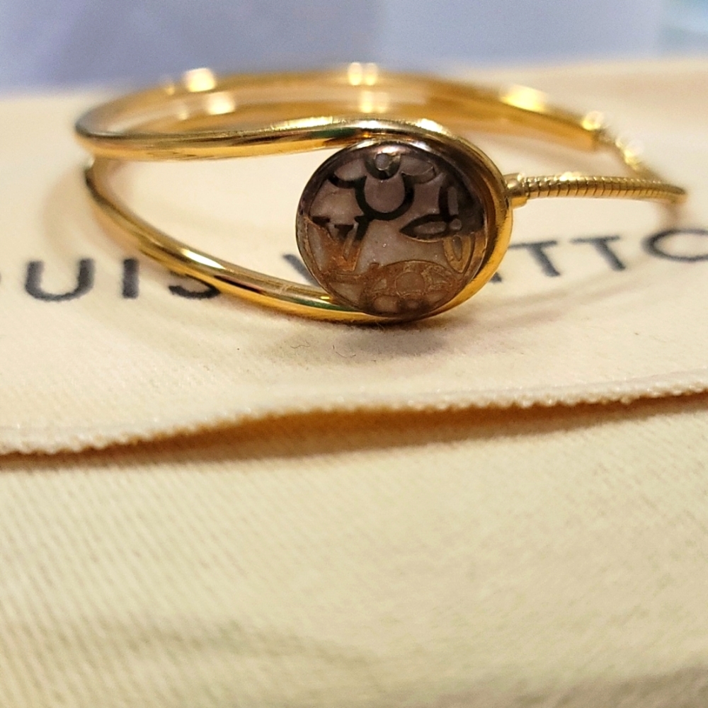 LOUIS VUITTON CELESTE MAGNET GOLD TONE BRACELET - Picture 10 of 16